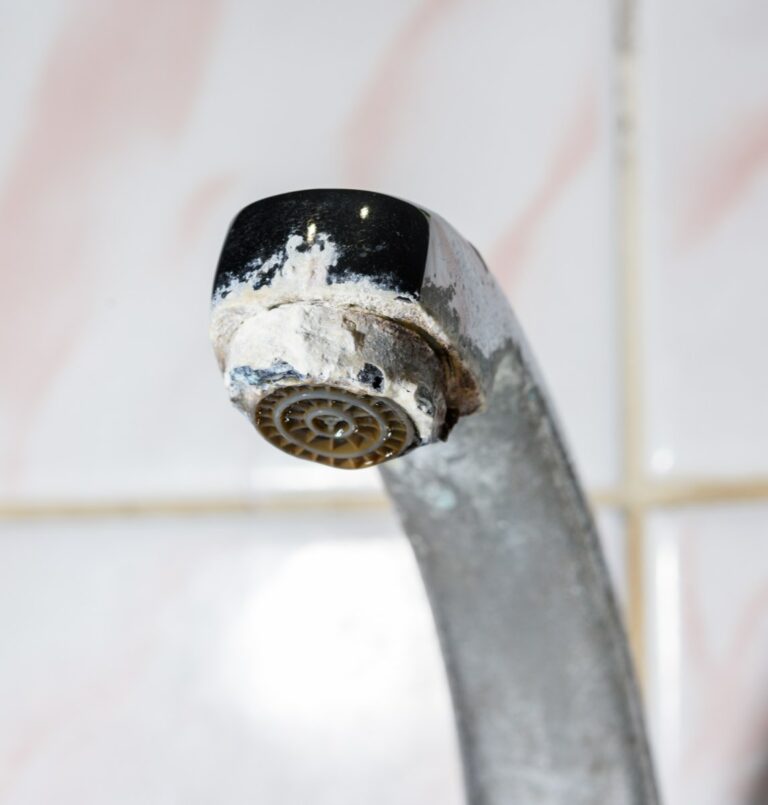 Eau calcaire : les signes, les dégâts et les solutions
