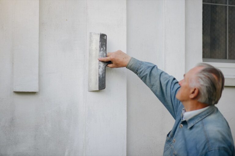 Enduit de façade : chaux, ciment ou monocouche ?