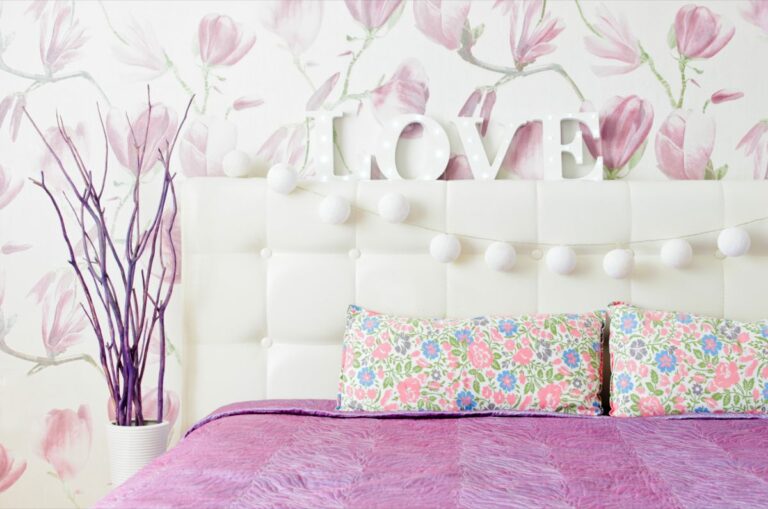 Papier peint ou peinture : que choisir pour ses murs ?