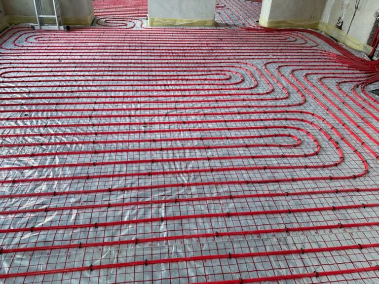 Plancher chauffant : avantages et contraintes