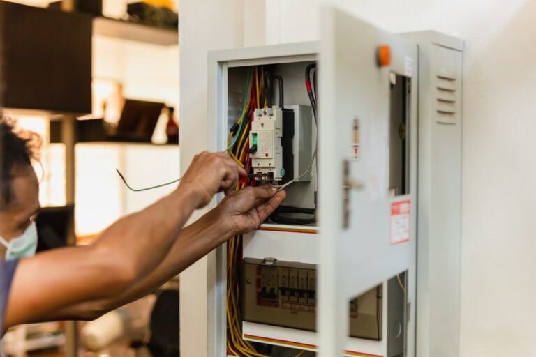 Refaire l'électricité d'une maison ancienne : les étapes