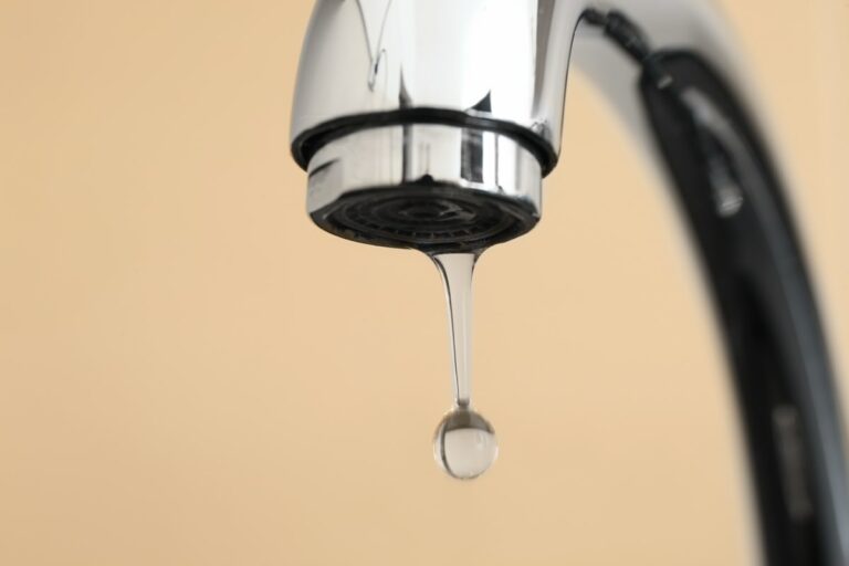Robinet qui fuit : les causes et les solutions